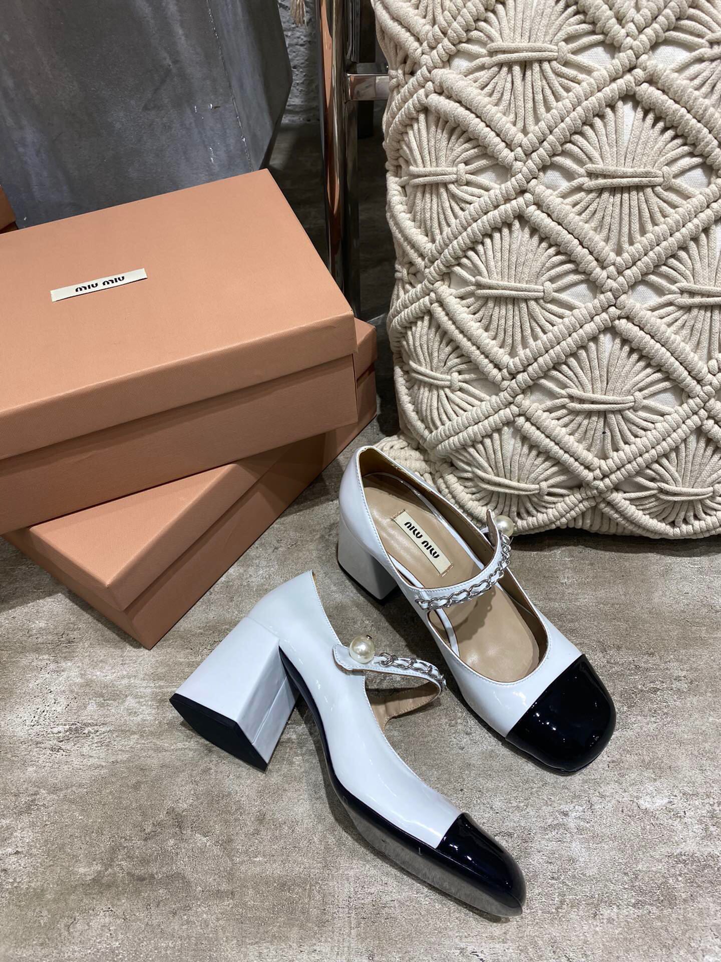 Women's high heels